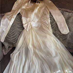Vintage 1940s wedding dress